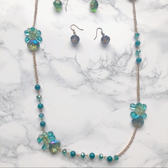 2/$30 Green Floral Gold chain Necklace with 3 pair of Earrings Set - Picture 2 of 3
